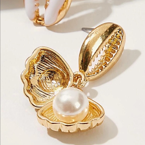 Shell + Starfish Earrings - Picture 3 of 4